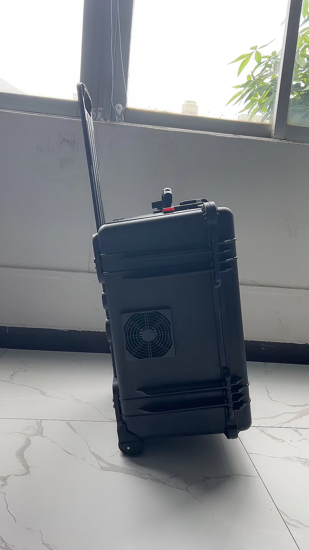 托里手拉箱型移动通信干扰器